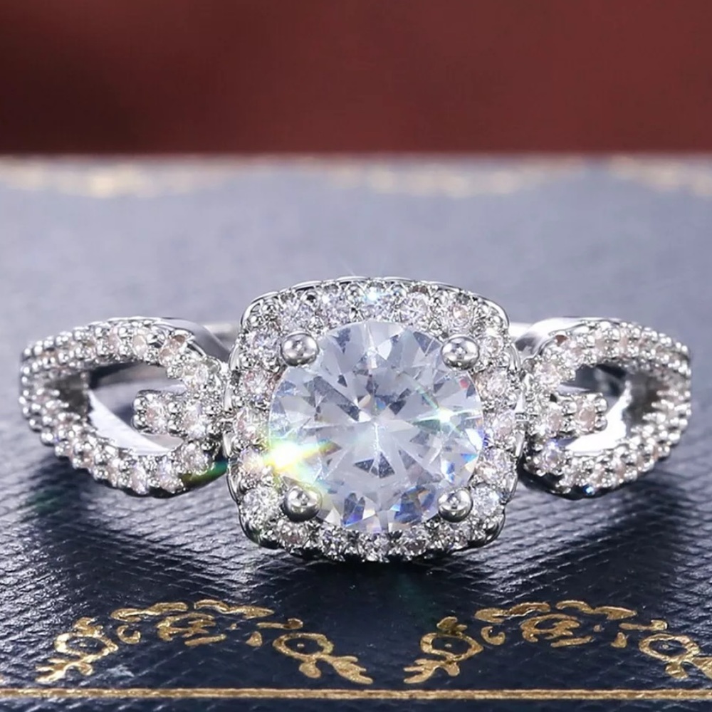 New Women’s 935 Silver Diamond Beautiful Ring